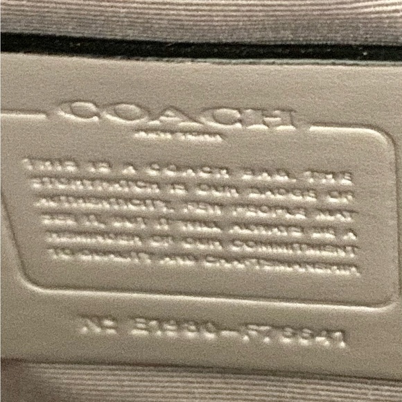 Coach Large Crossbody Like NEW! - Picture 6 of 11